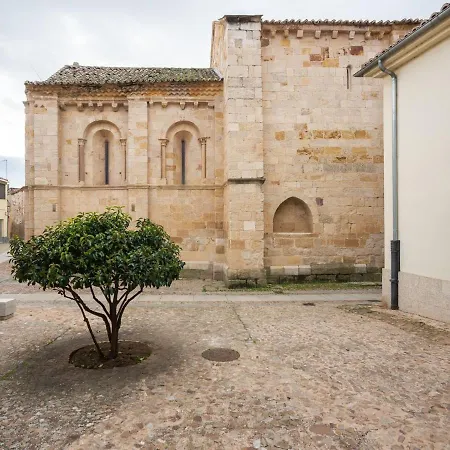 Alluring In Near The Castle Daire